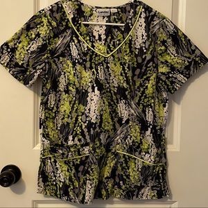 Landau Scrub Top  Size Medium  🩺 💚